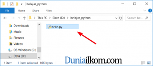 Simpan file python hello.py di folder belajar_python